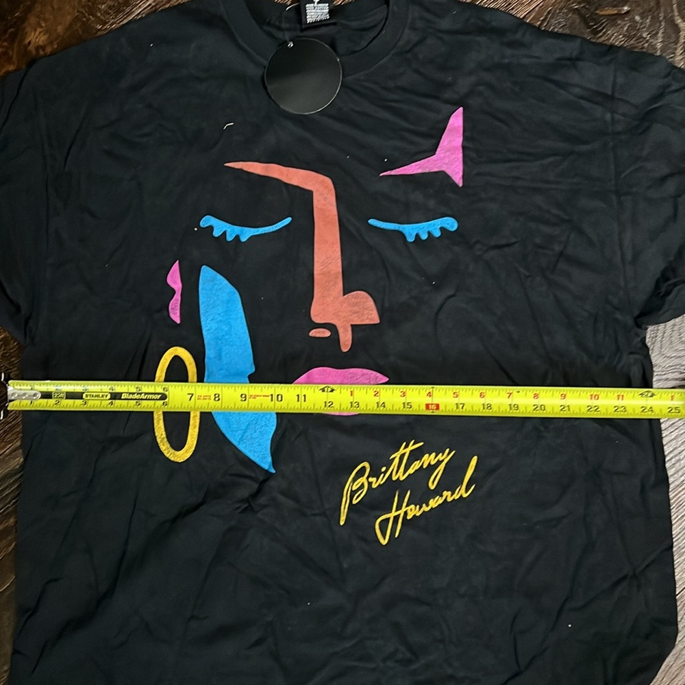 Day by Daydreamer Brittany Abstract Face Tee - Picture 13 of 13